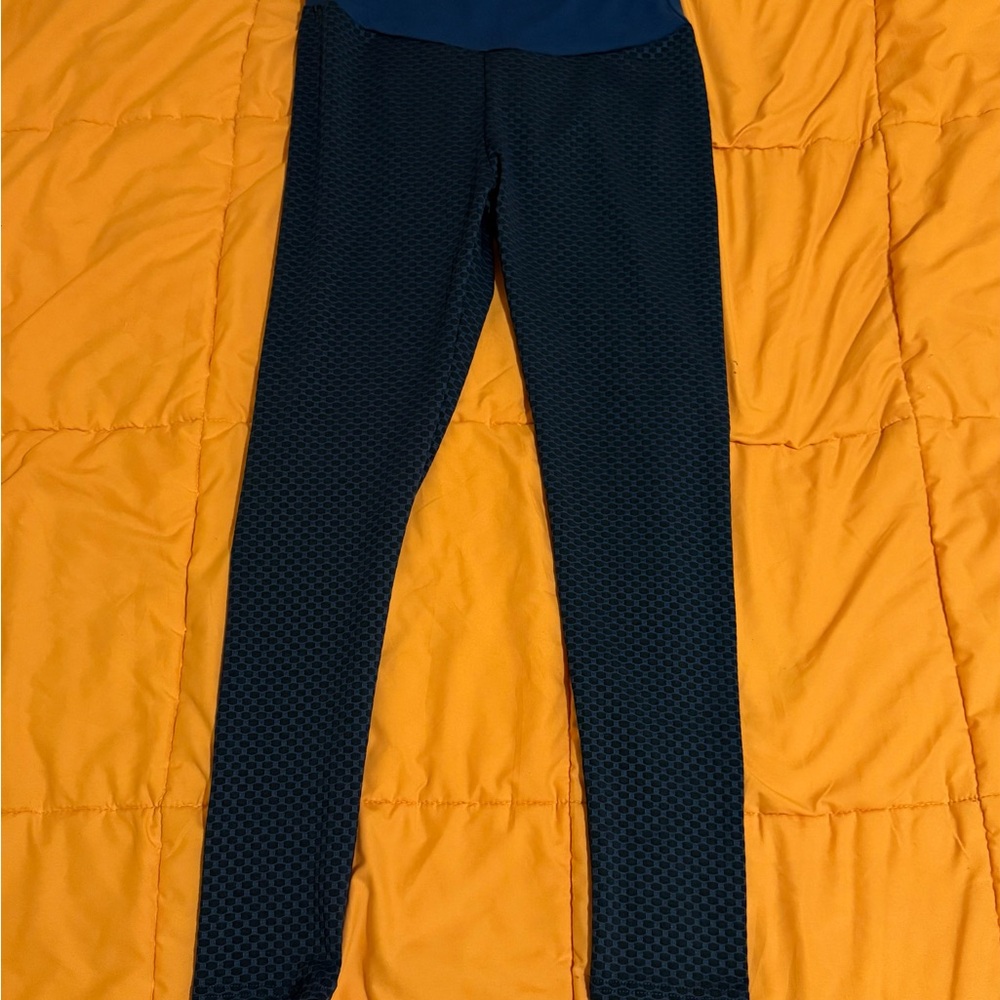 Sleek Blue Leggings with Stretchy Fabric